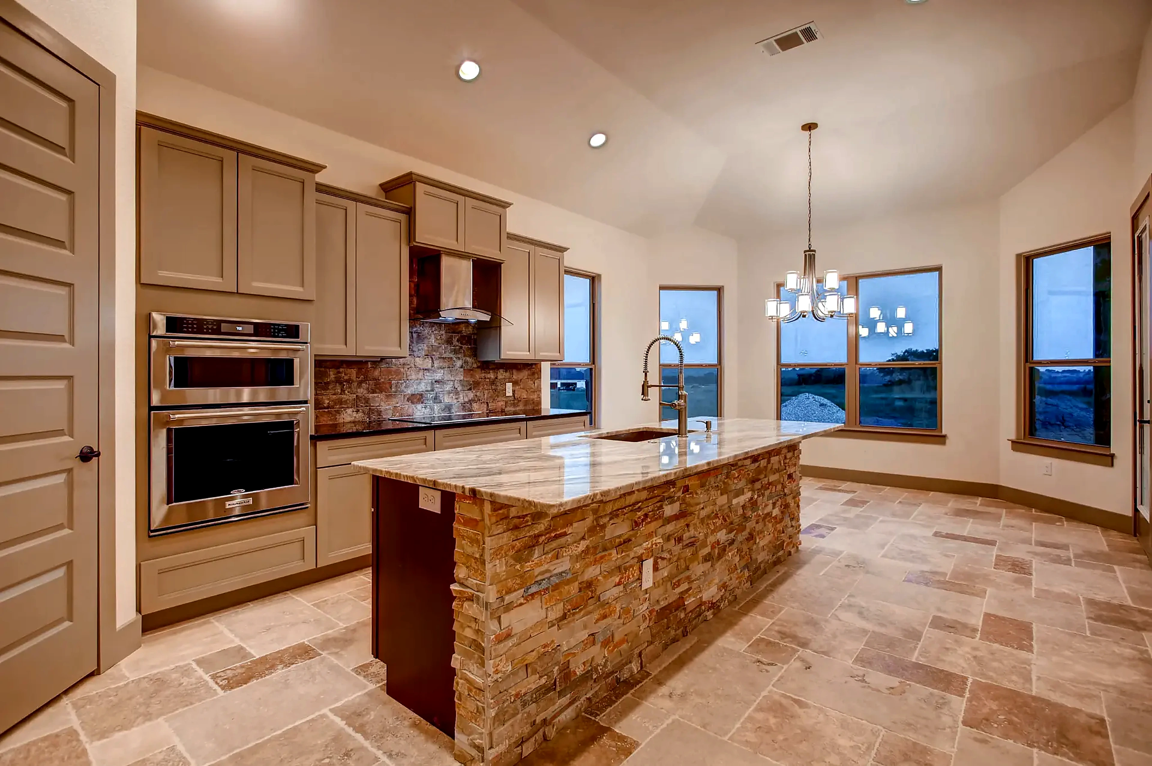 Highlander — photo 8