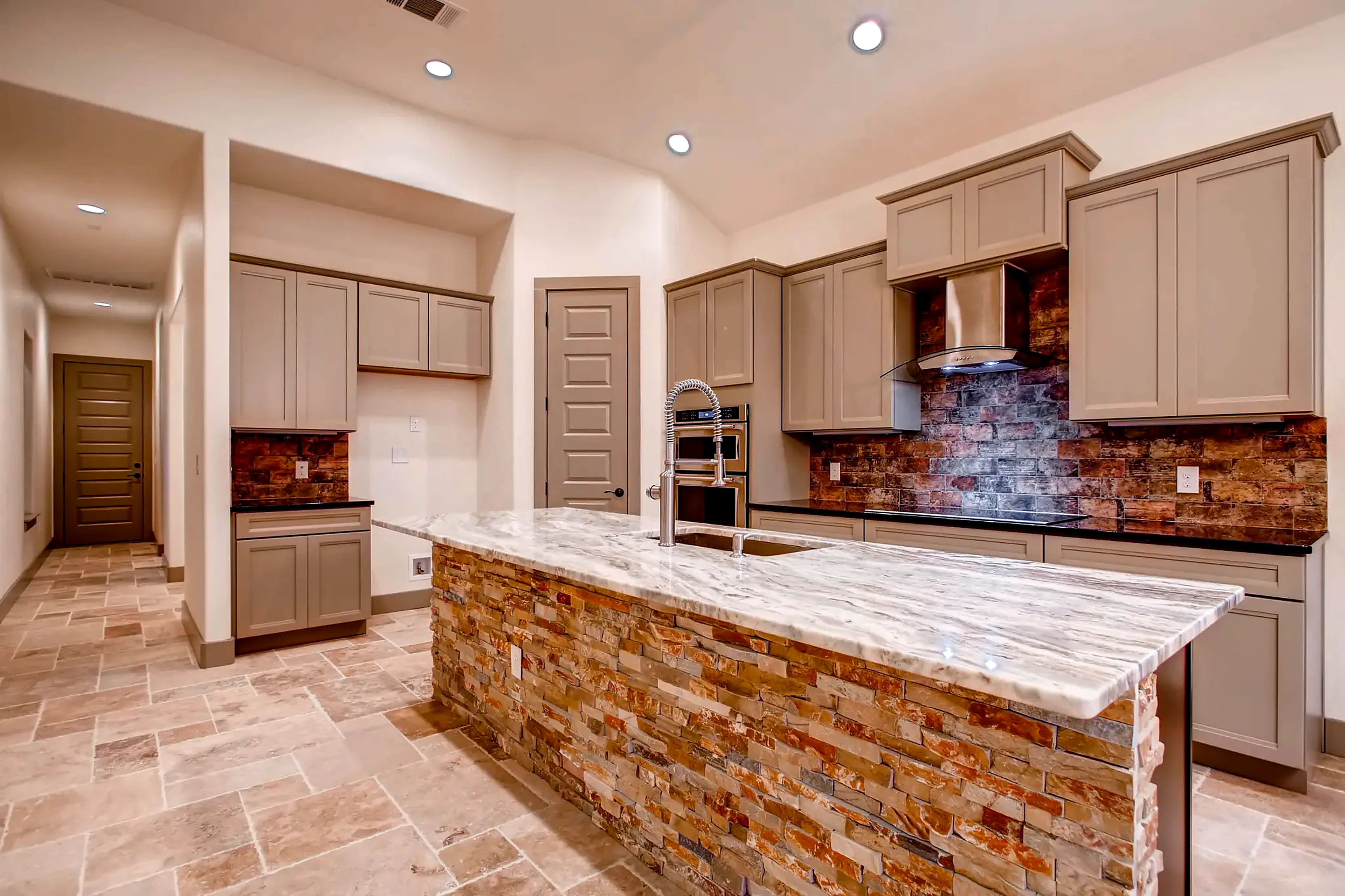 Highlander — photo 9