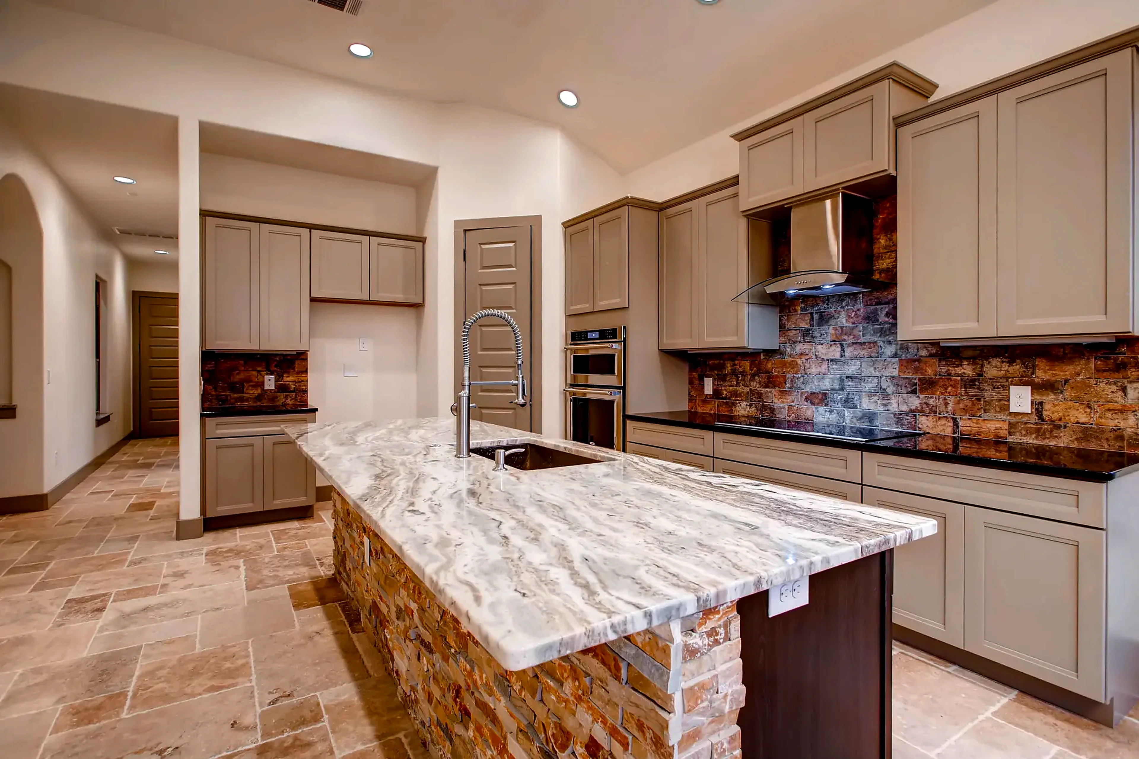 Highlander — photo 10