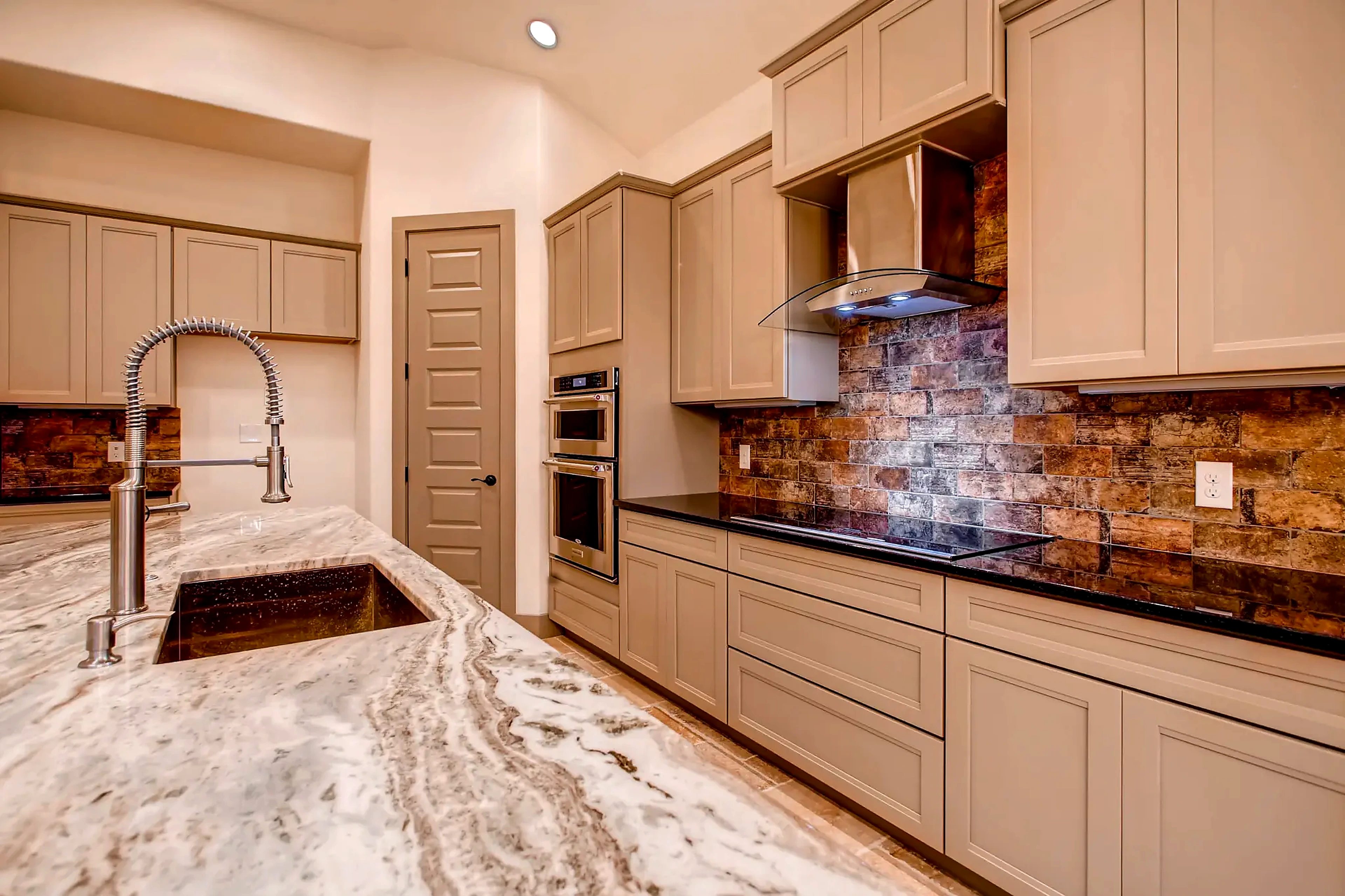 Highlander — photo 12