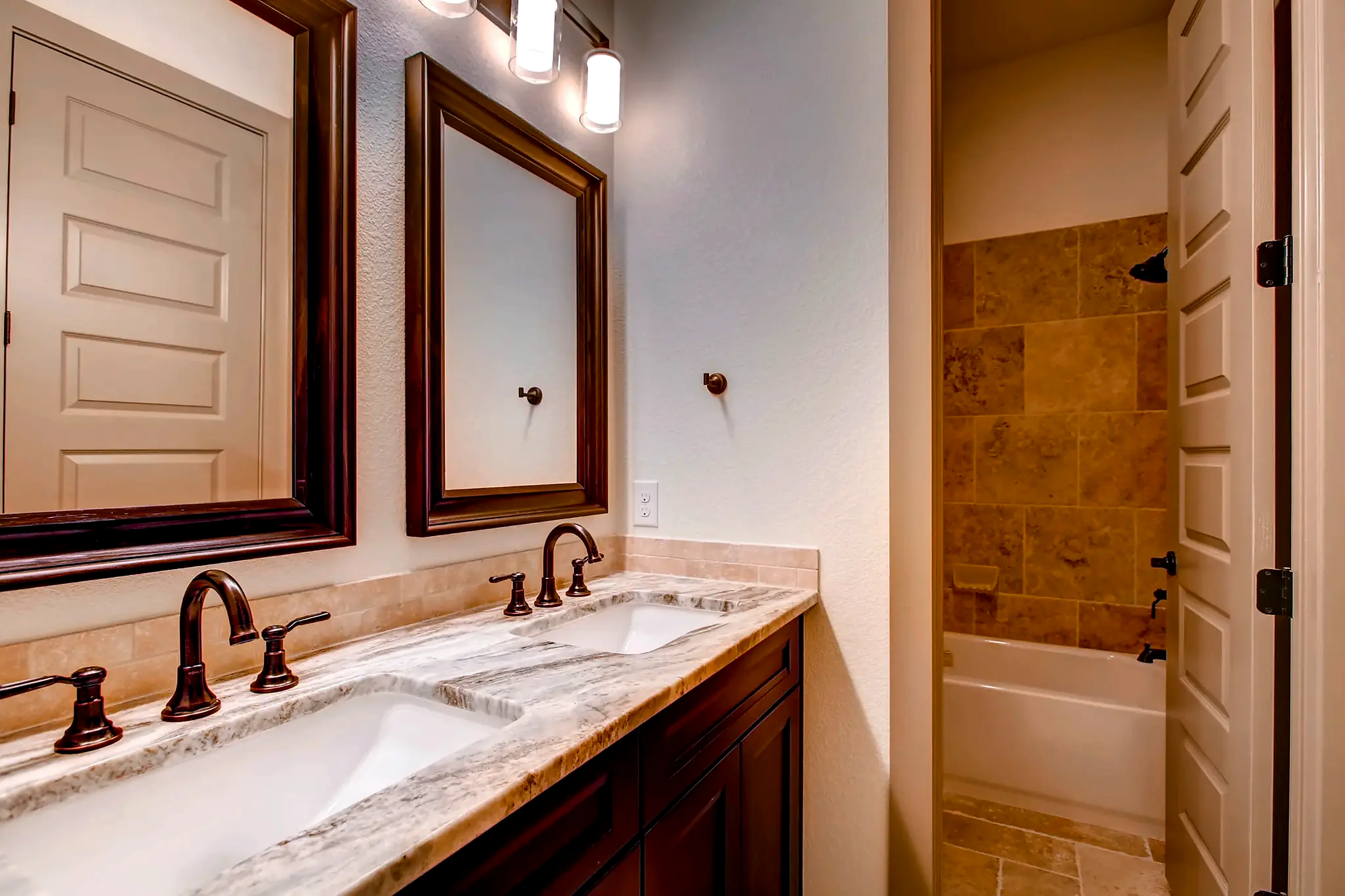 Highlander — photo 16